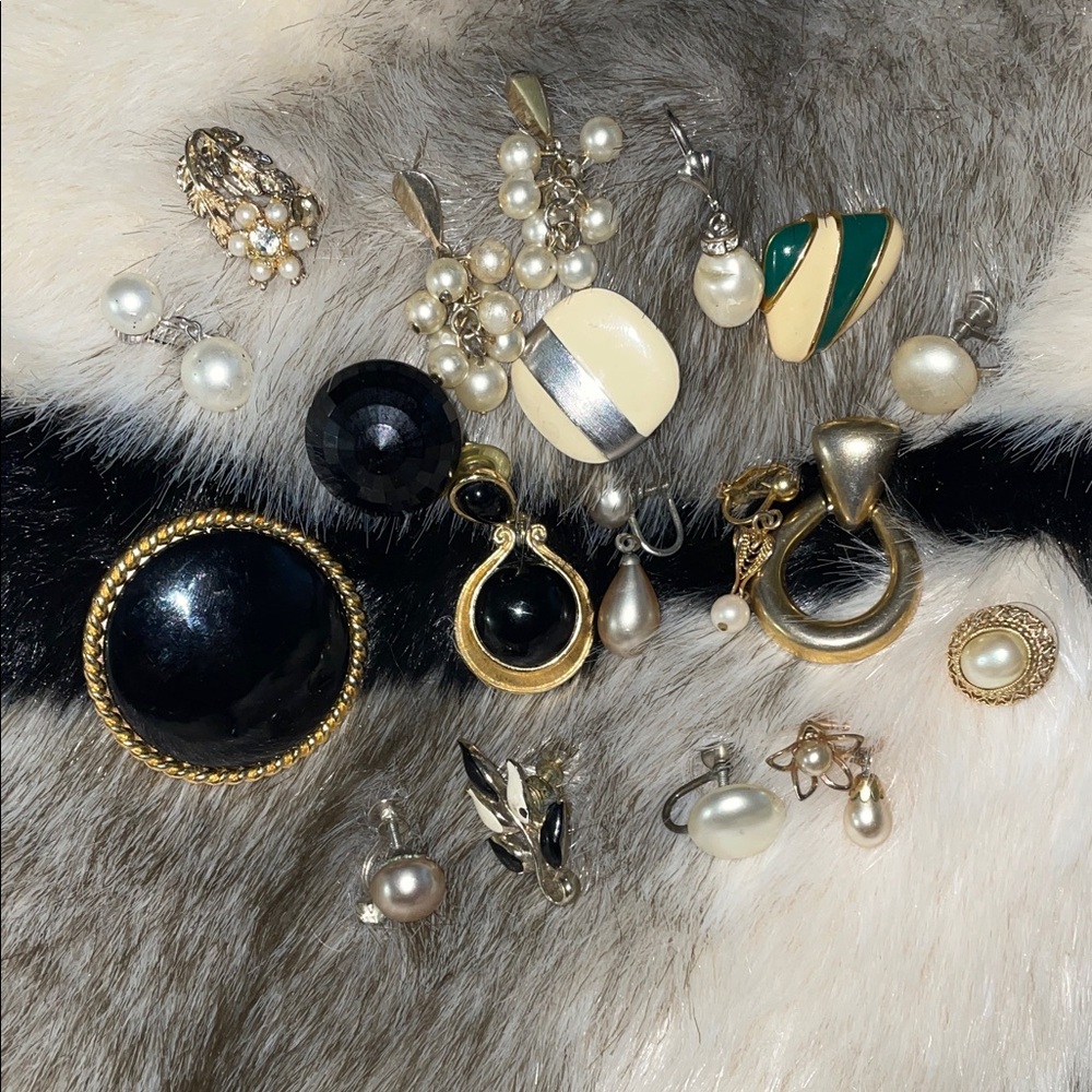 Vintage Marked JS Van Dell 12k GF Coro Japan Monet 1968 etc. singles Earrings